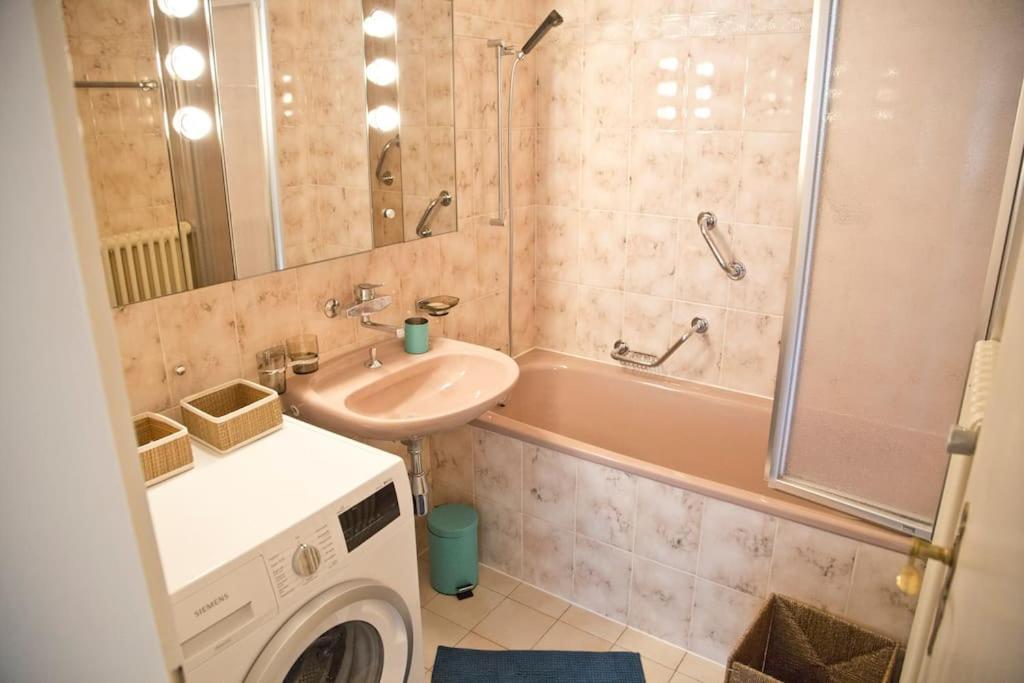 View - Appt 2 Bedroom, 1 Bath Appartement Montreux