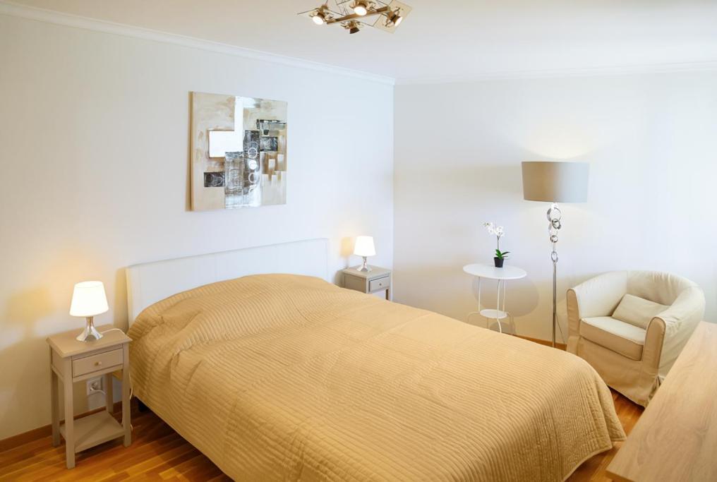 View - Appt 2 Bedroom, 1 Bath *