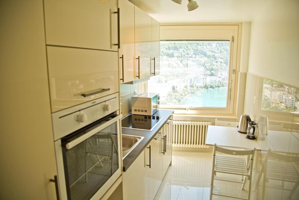 View - Appt 2 Bedroom, 1 Bath *